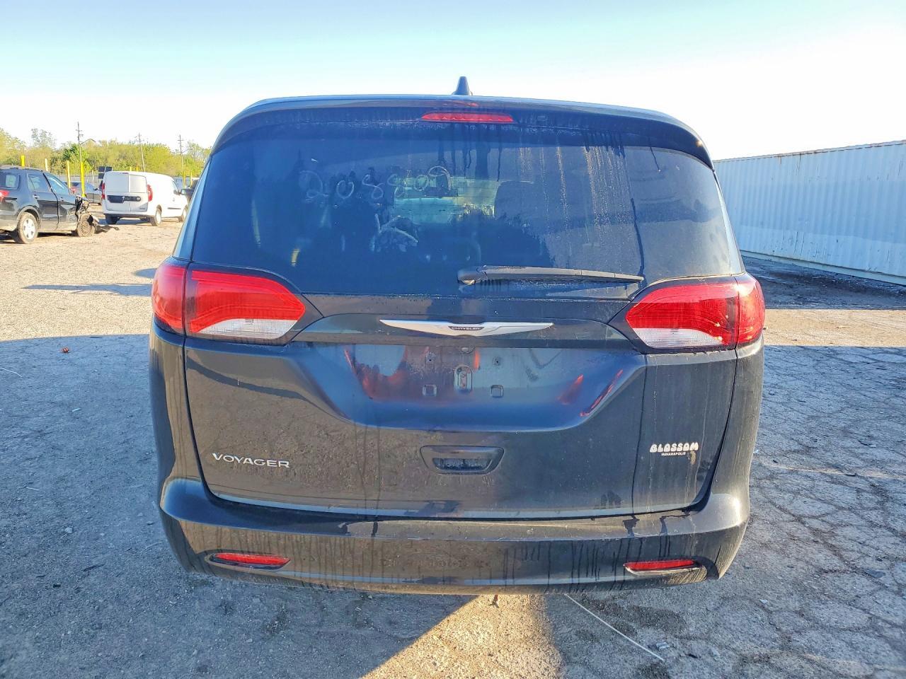2022 Chrysler Voyager Lx - Фото 6