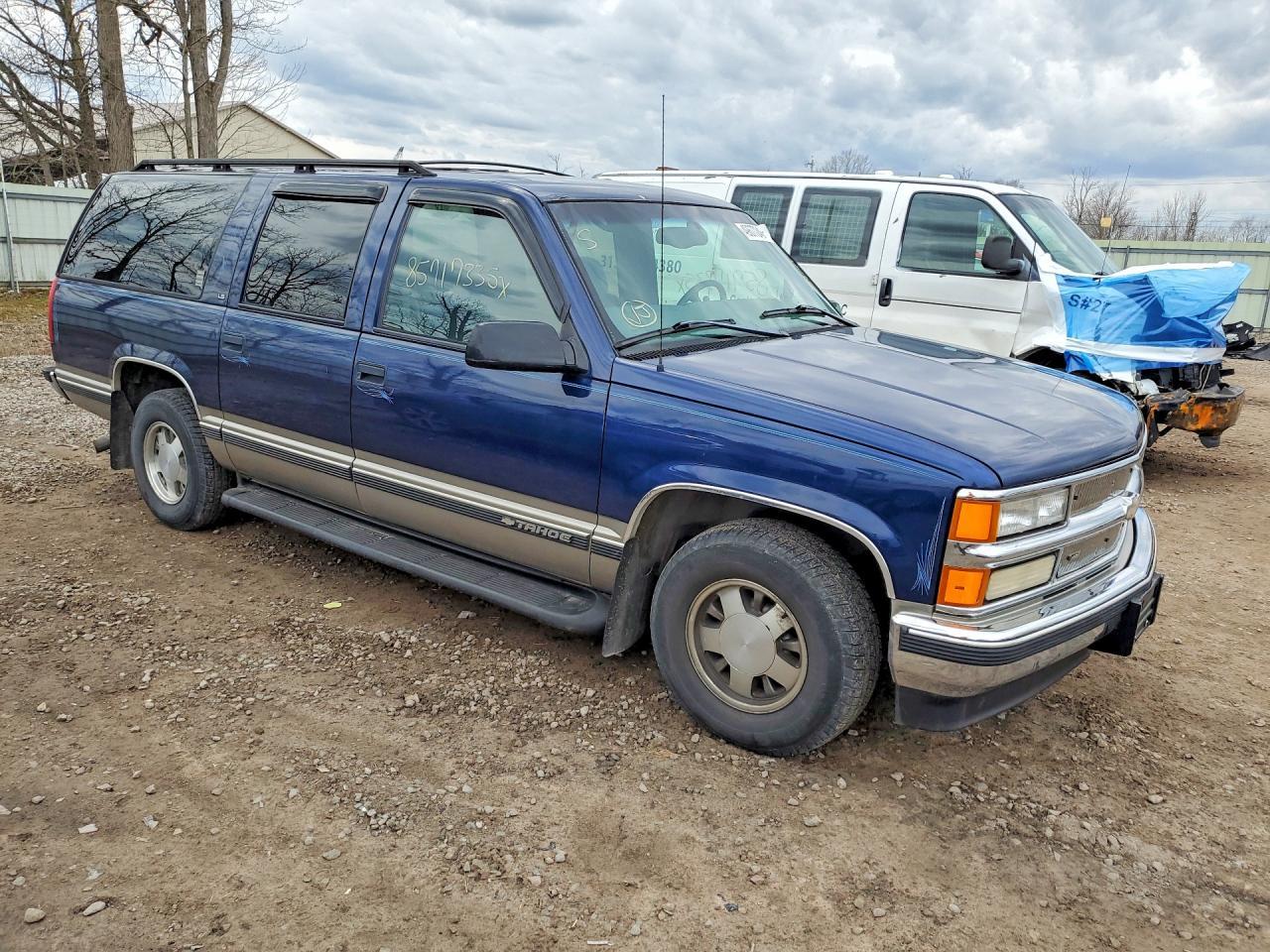 1998 Chevrolet Suburban C1500 - Фото 4