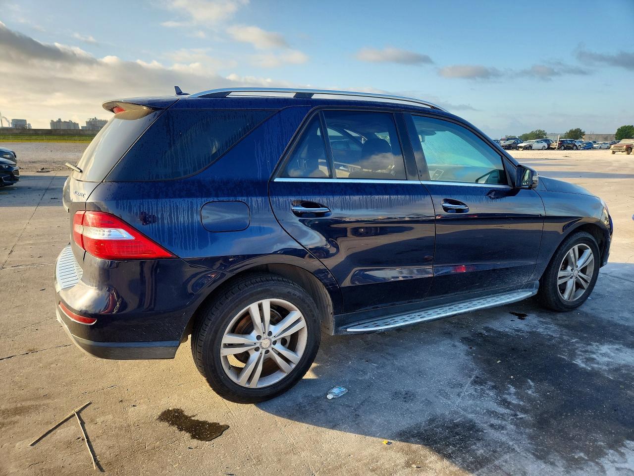 2013 Mercedes-Benz Ml 350 Bluetec - Image 3