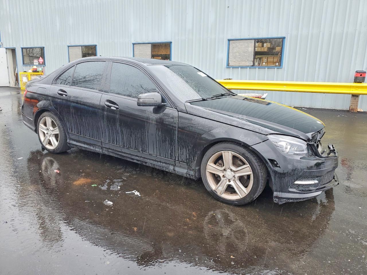 2011 Mercedes-Benz C 300 - Фото 4