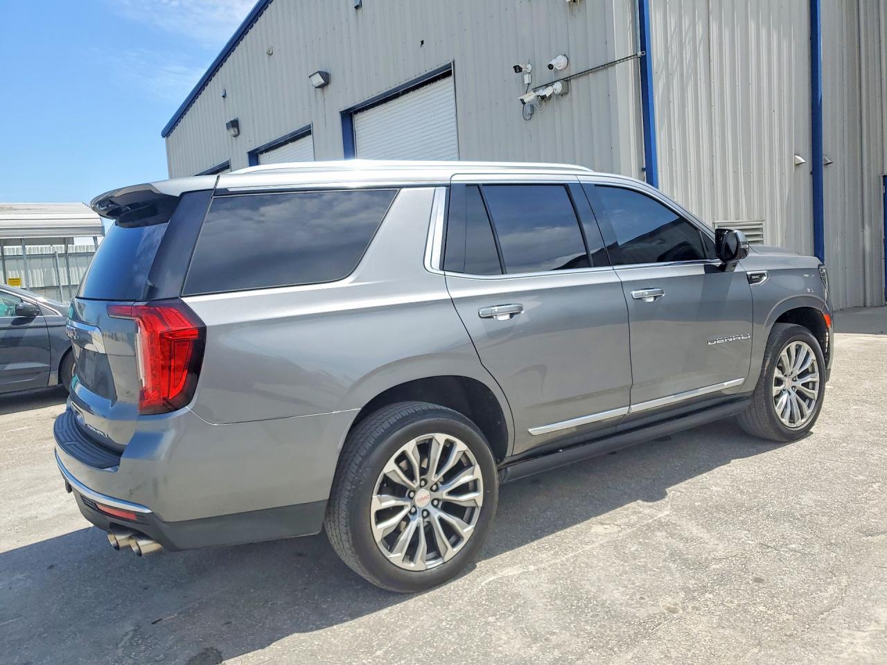 2021 GMC Yukon Denali - Фото 3