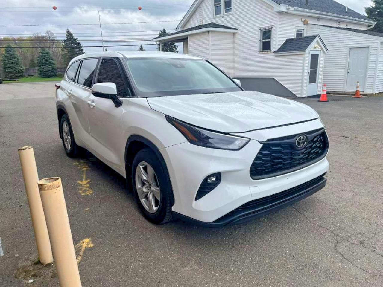 2023 Toyota Highlander Le - Image 4