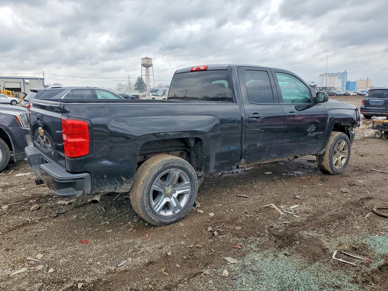 2016 Chevrolet Silverado K1500 Custom - Фото 3