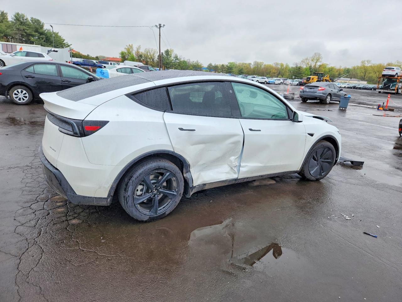 2026 Tesla Model Y - Фото 3