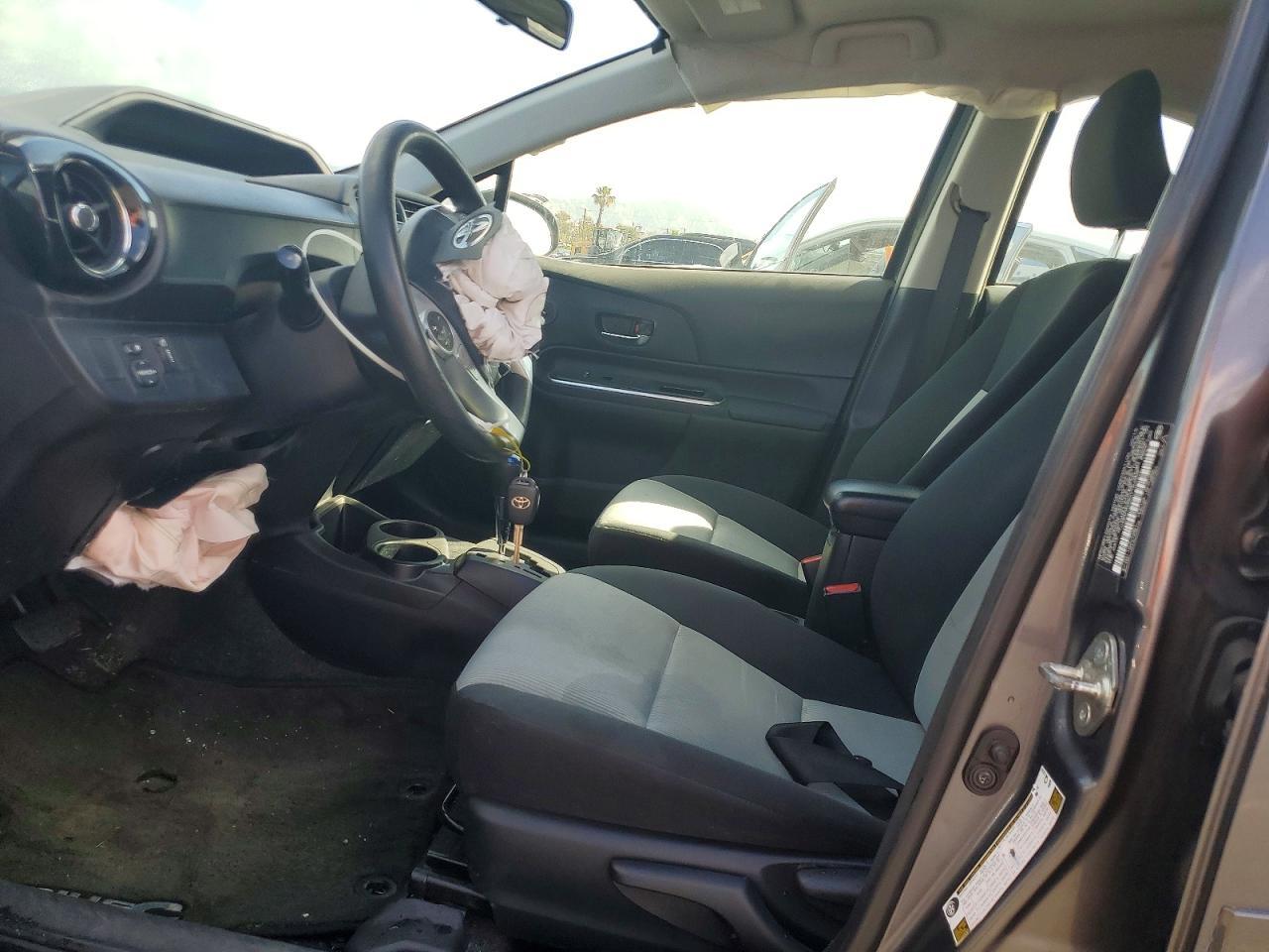 2016 Toyota Prius C Two - Image 7