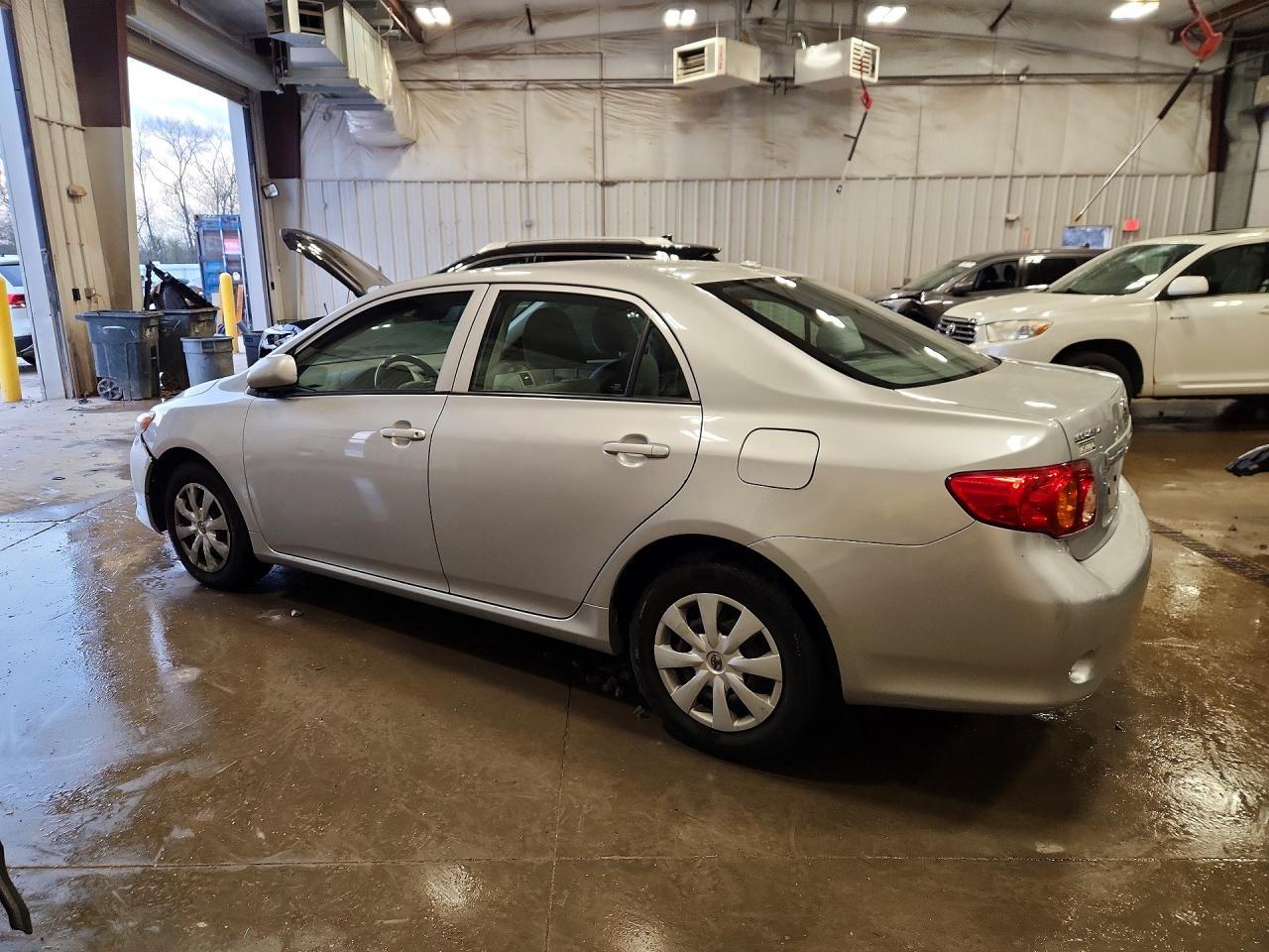 2010 Toyota Corolla Le - Фото 2