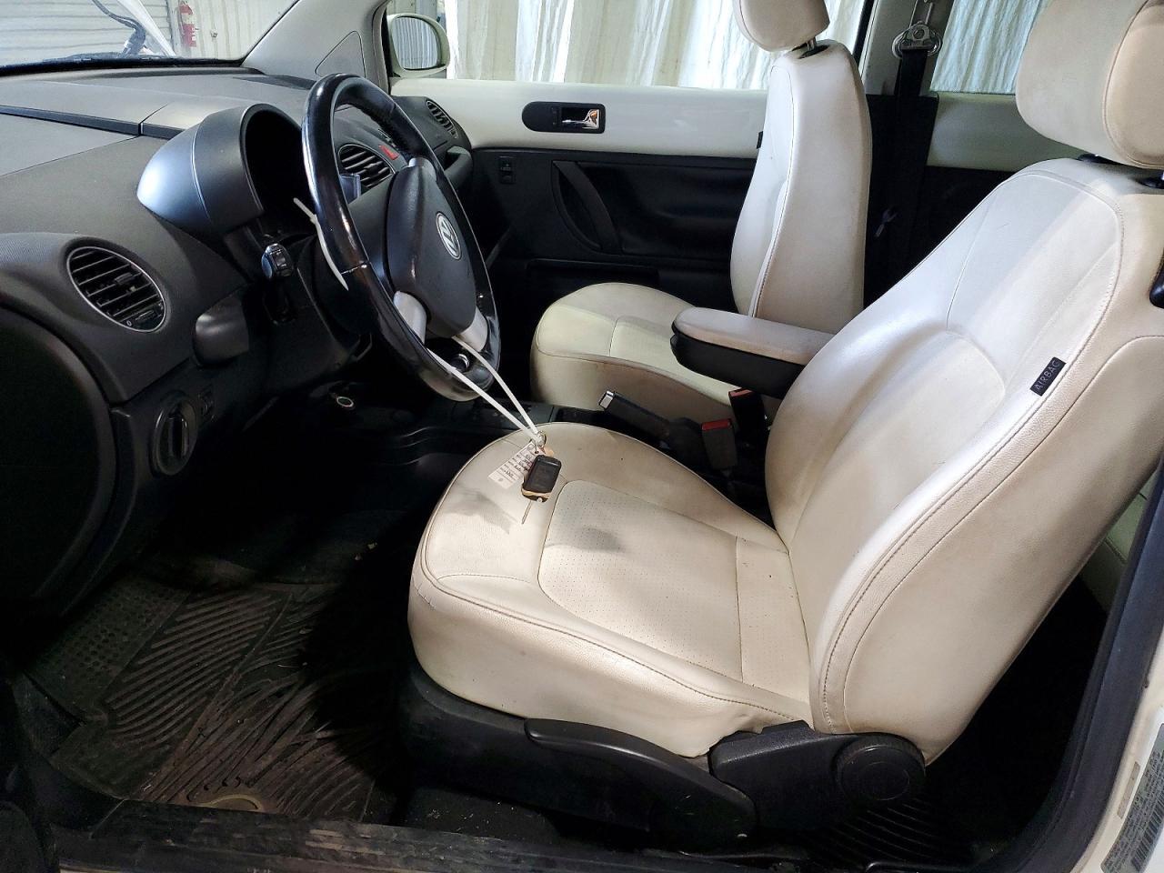 2008 Volkswagen New Beetle Triple White - Image 7