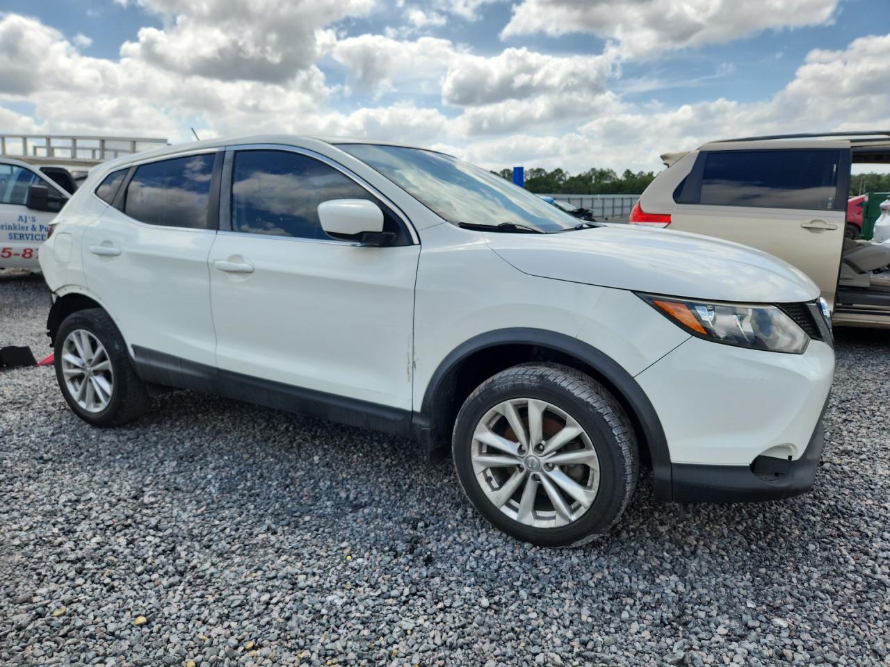2017 Nissan Rogue Sport S - Фото 4