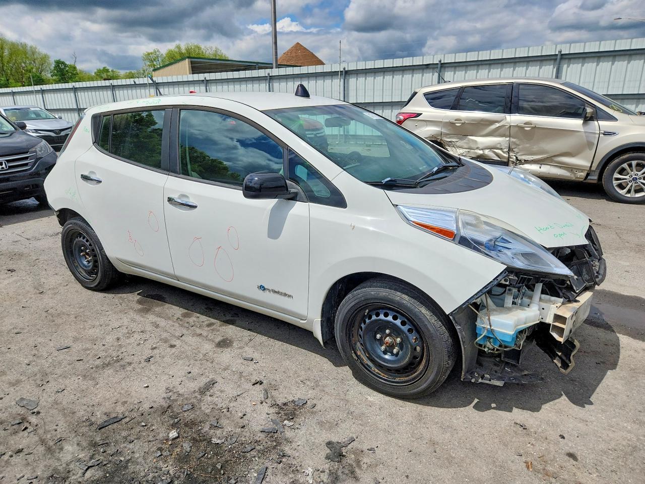 2014 Nissan Leaf S - Фото 4