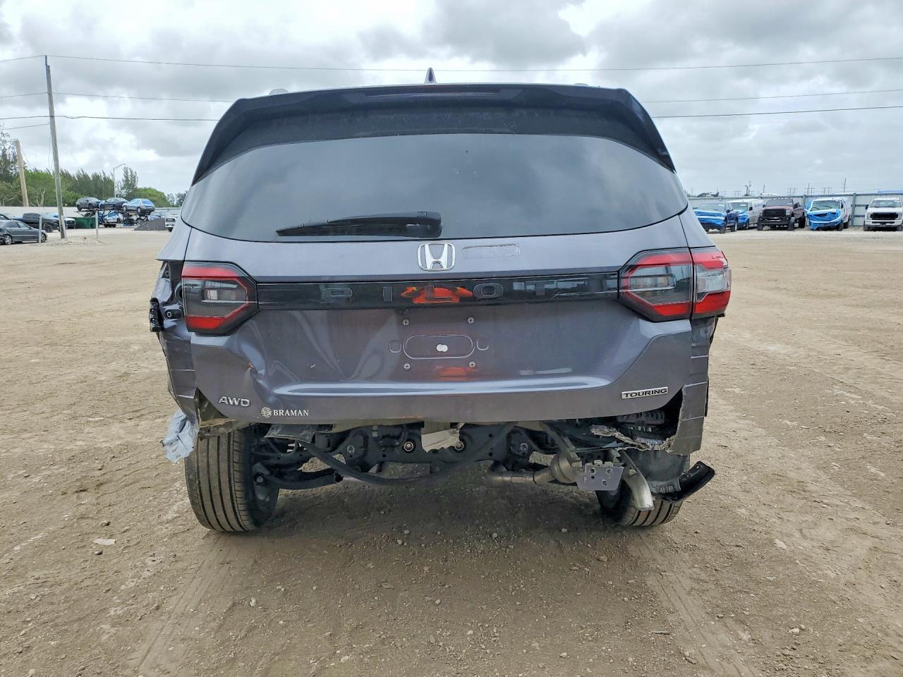2025 Honda Pilot Touring - Image 6