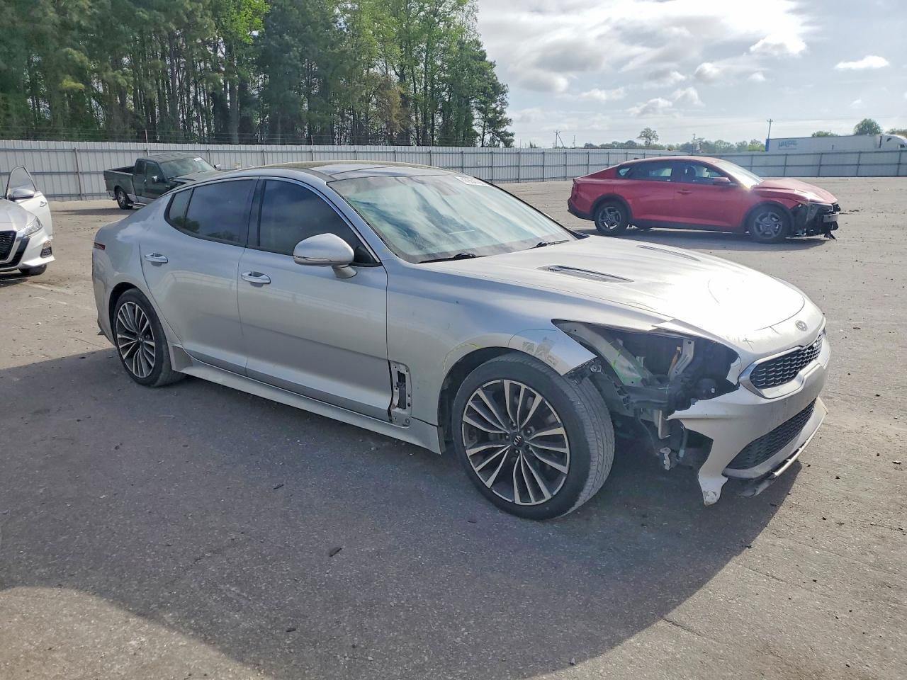 2018 Kia Stinger Premium - Image 4