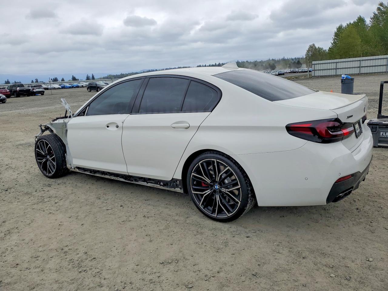 2022 BMW M550Xi - Фото 2