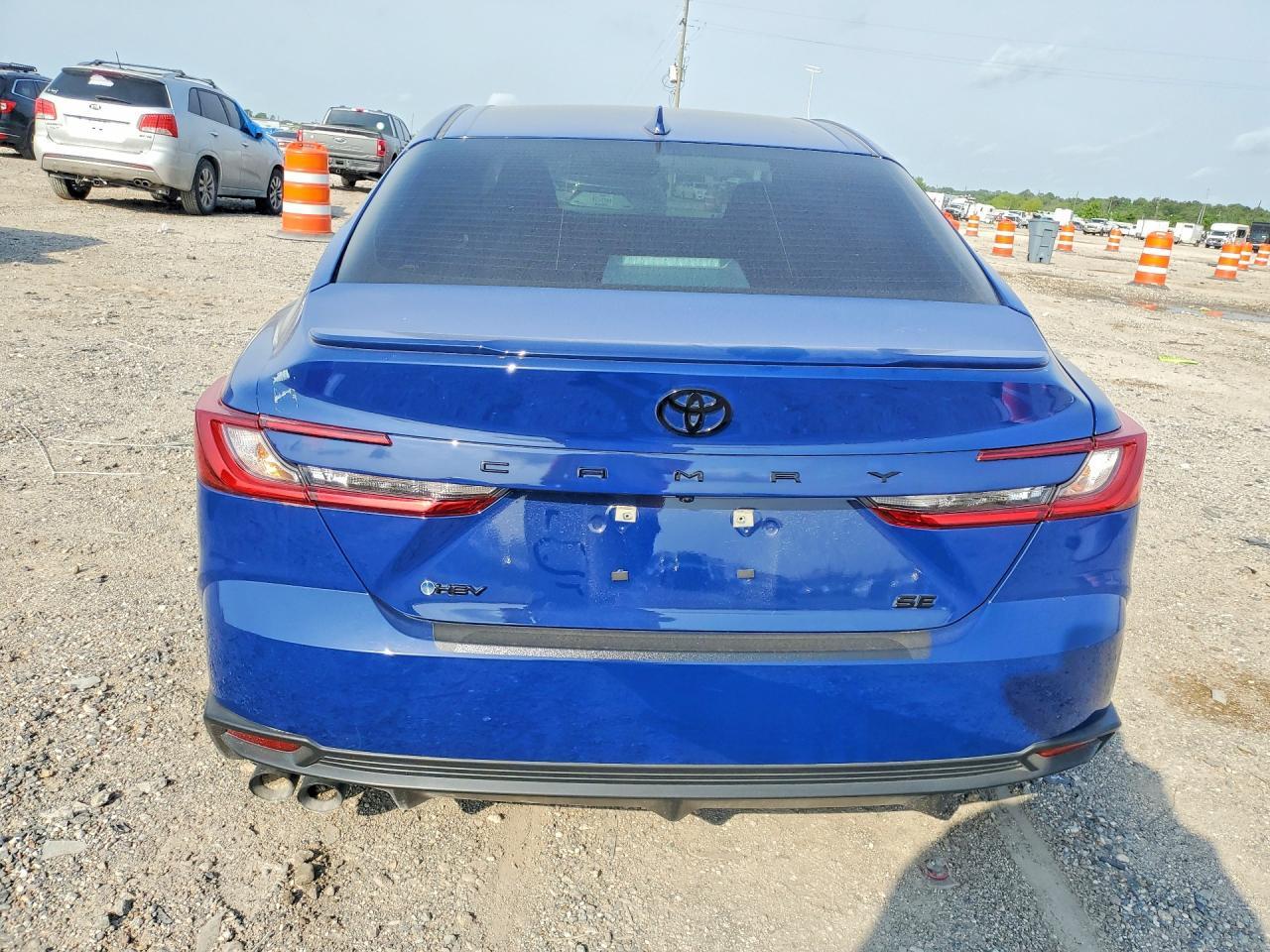 2025 Toyota Camry Se - Фото 6