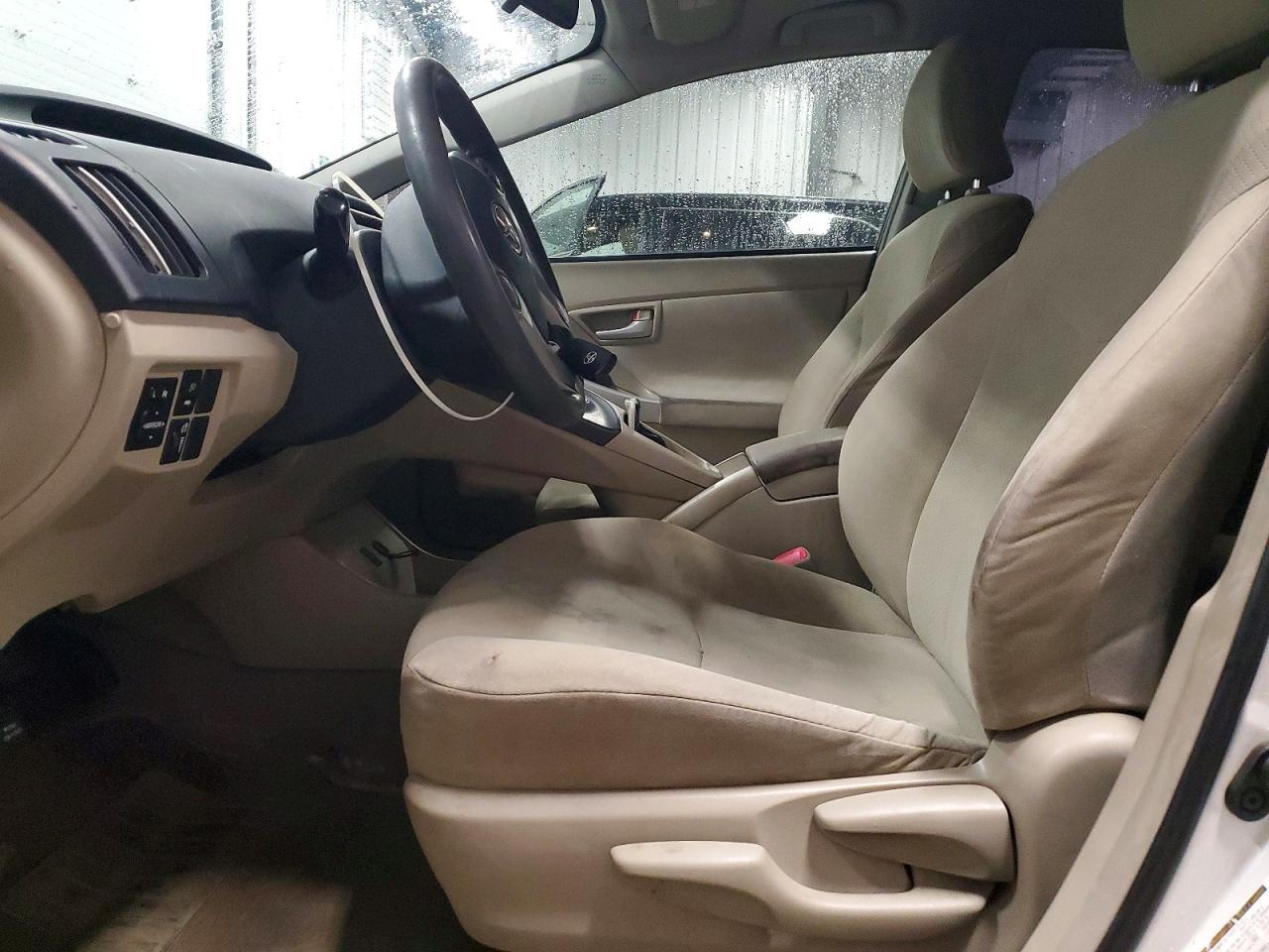 2011 Toyota Prius Two - Фото 7