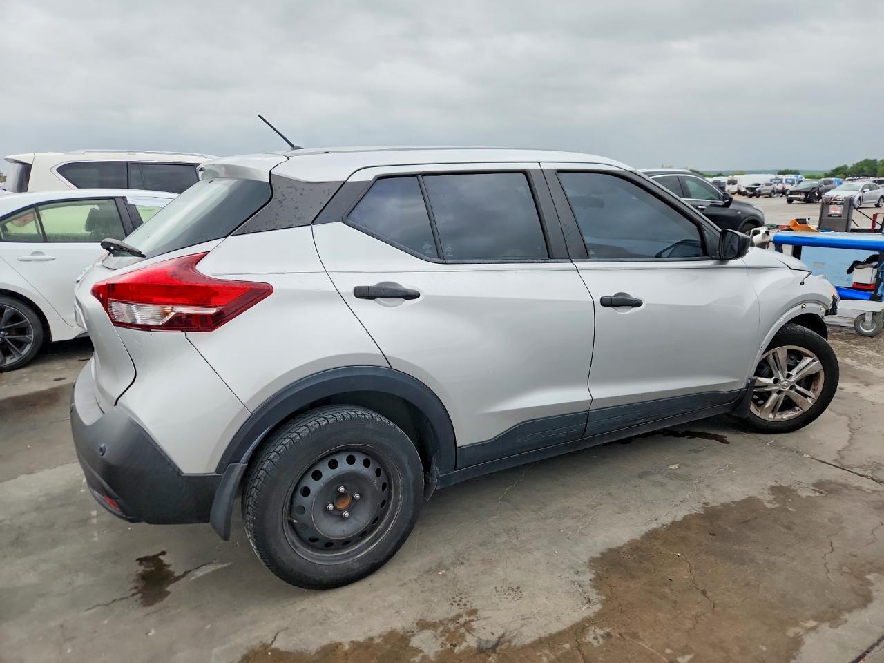 2020 Nissan Kicks S - Image 3