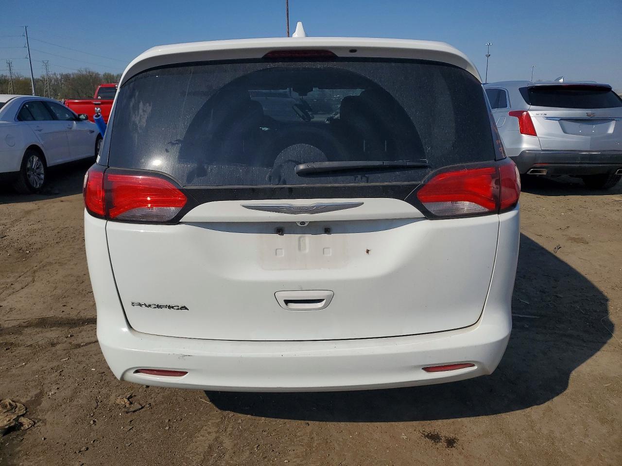 2017 Chrysler Pacifica Touring - Image 6