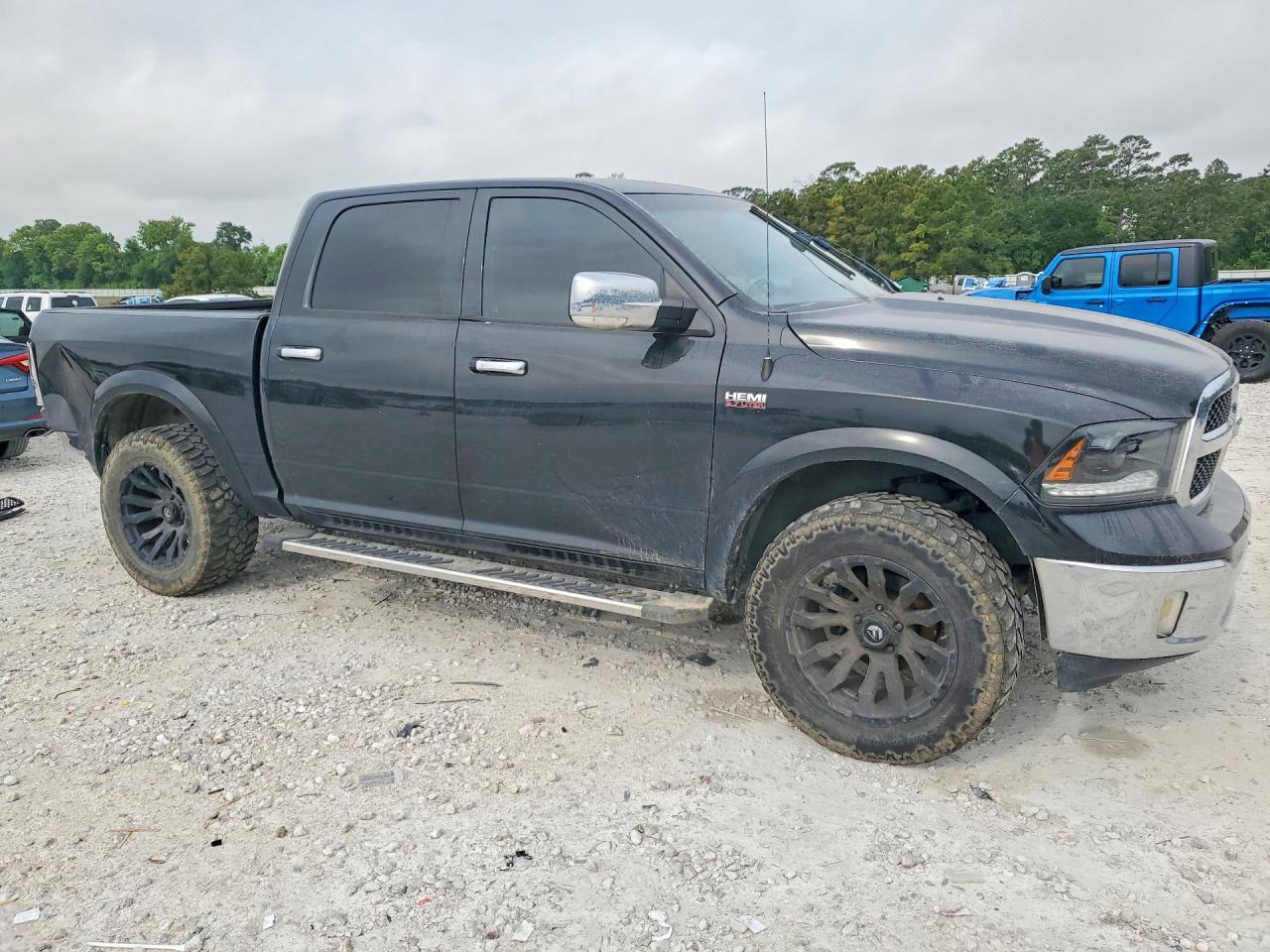 2017 Ram 1500 Laramie - Image 4