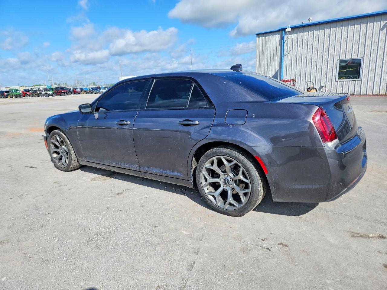 2018 Chrysler 300 Touring - Фото 2