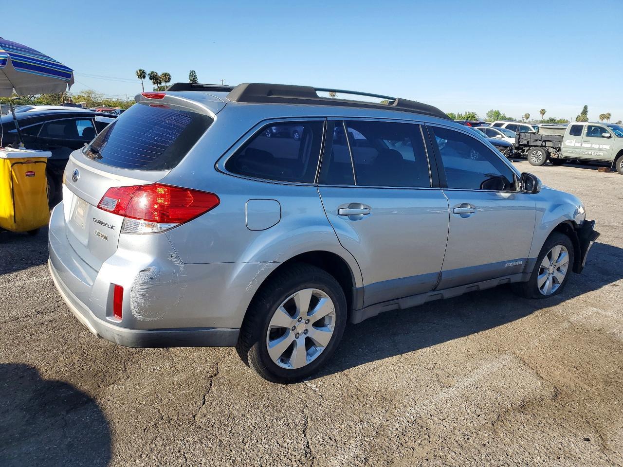 2012 Subaru Outback 2.5I - Image 3