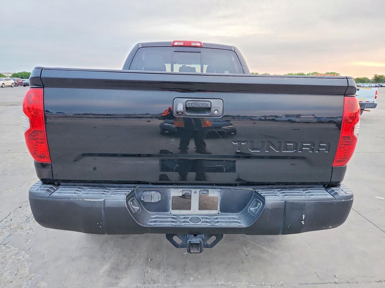 2014 Toyota Tundra Sr5 - Image 6