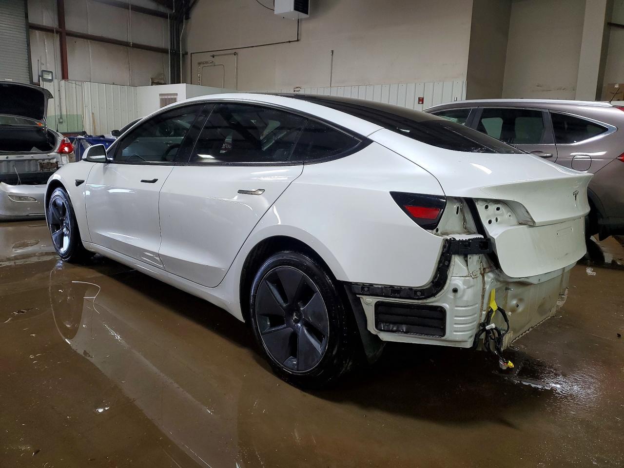2023 Tesla Model 3 - Фото 2