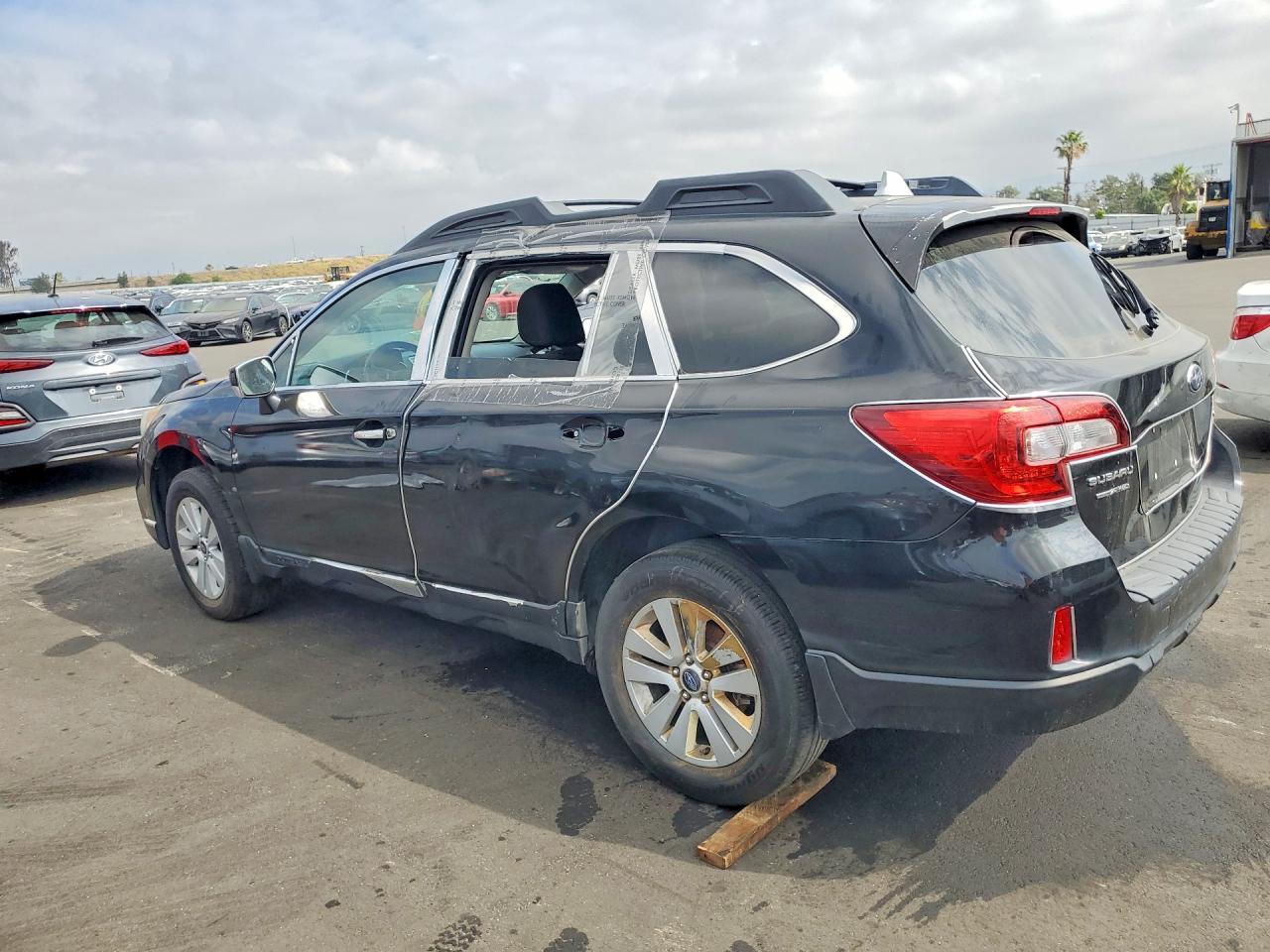 2017 Subaru Outback 2.5I Premium - Image 2