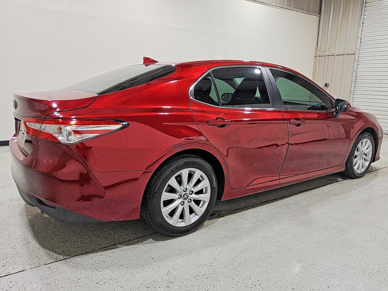 2019 Toyota Camry Le - Фото 3