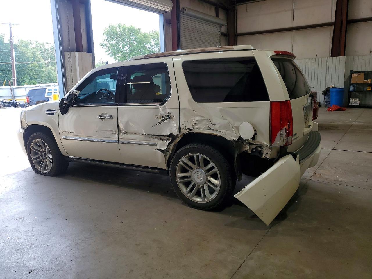 2012 Cadillac Escalade Platinum - Image 2