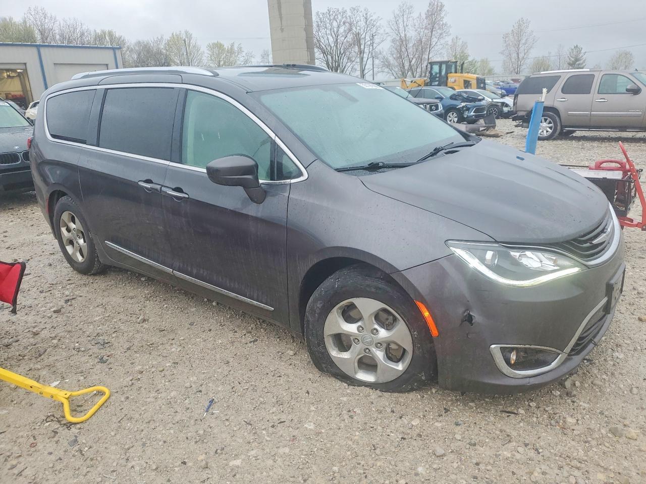 2018 Chrysler Pacifica Hybrid Touring L - Фото 4