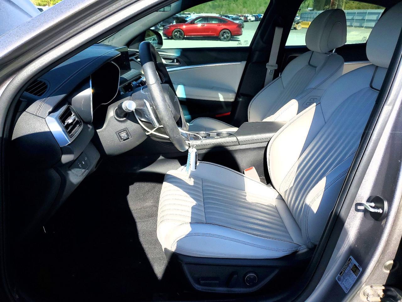 2025 Genesis G70 2.5T Sport Prestige - Image 7
