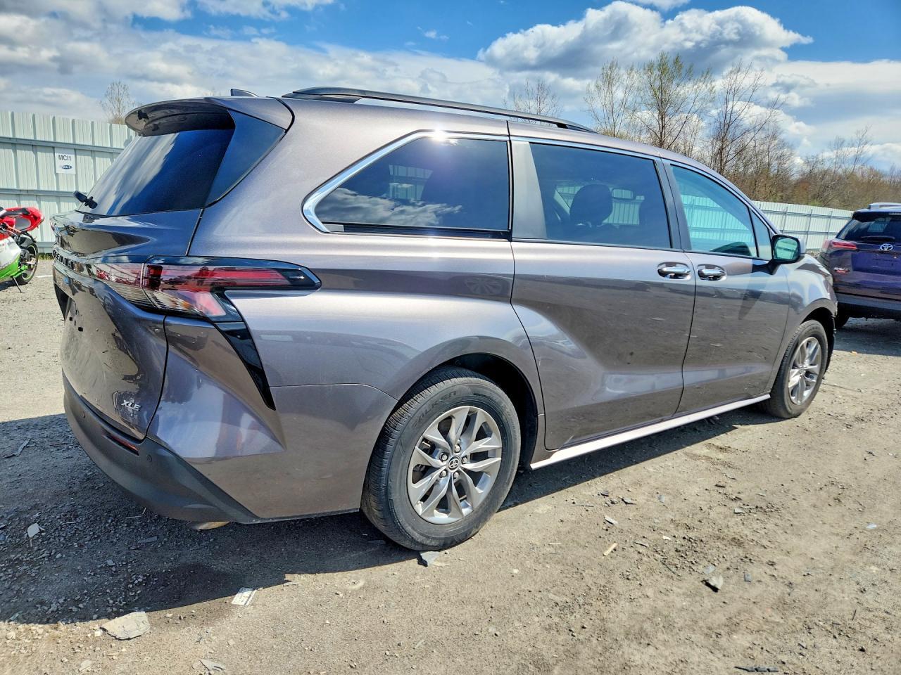 2024 Toyota Sienna Xle 7-Passenger - Фото 3