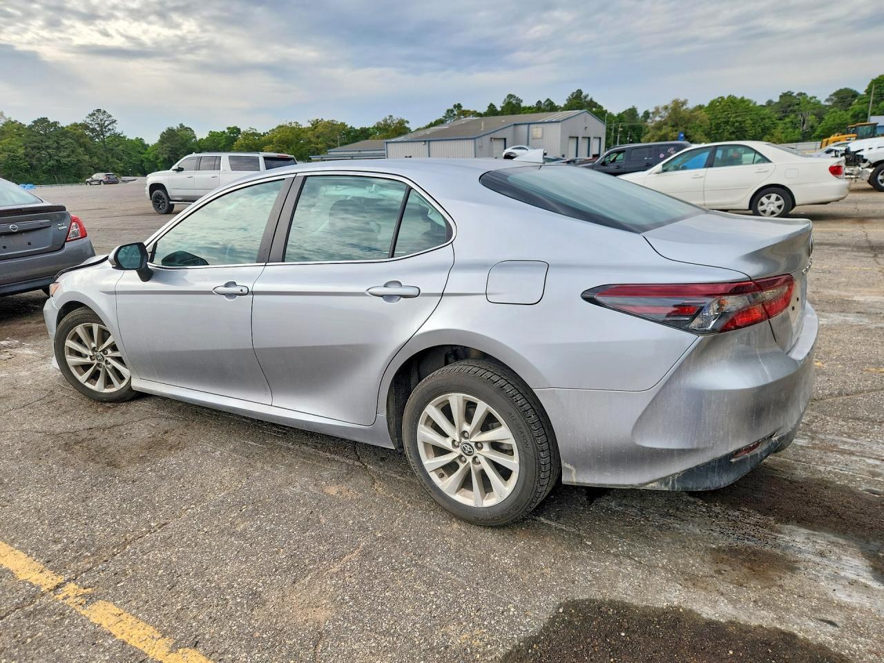 2024 Toyota Camry Le - Фото 2