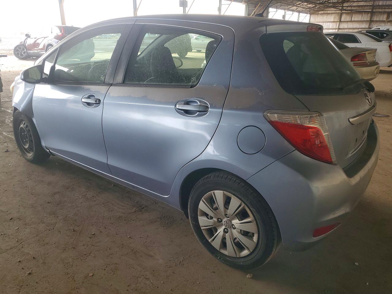 2013 Toyota Yaris 5-Door Le - Фото 2