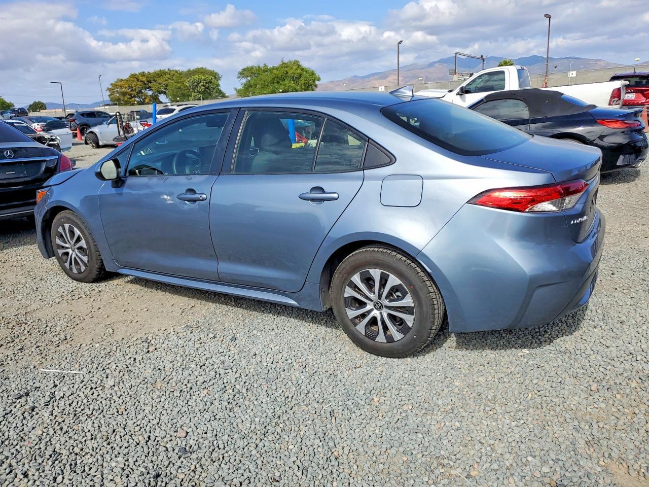 2022 Toyota Corolla Le - Image 2