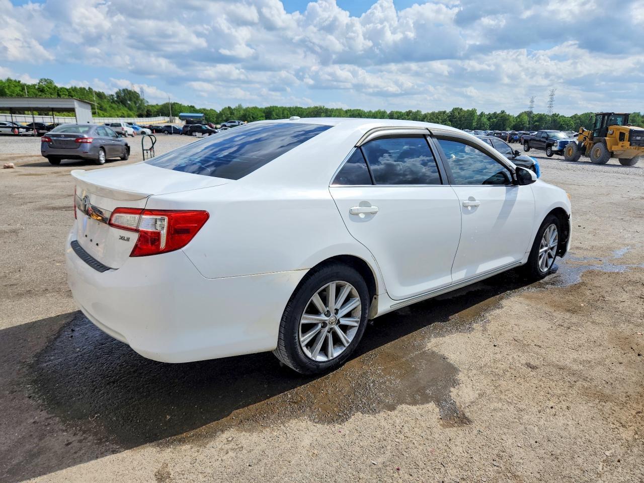 2013 Toyota Camry Xle V6 - Фото 3