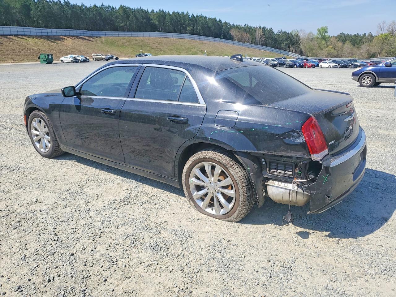 2018 Chrysler 300 Touring - Фото 2
