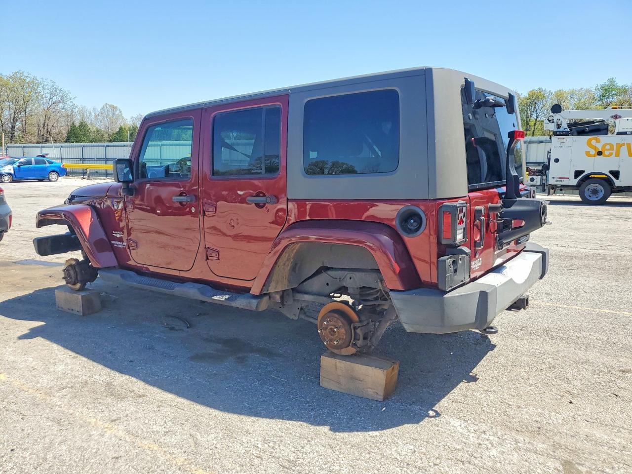 2010 Jeep Wrangler Unlimited Sahara - Image 2