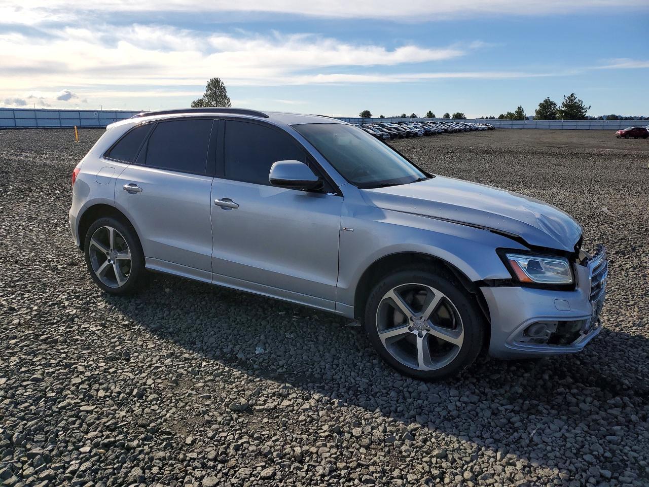 2016 Audi Q5 Premium Plus S-Line - Image 4