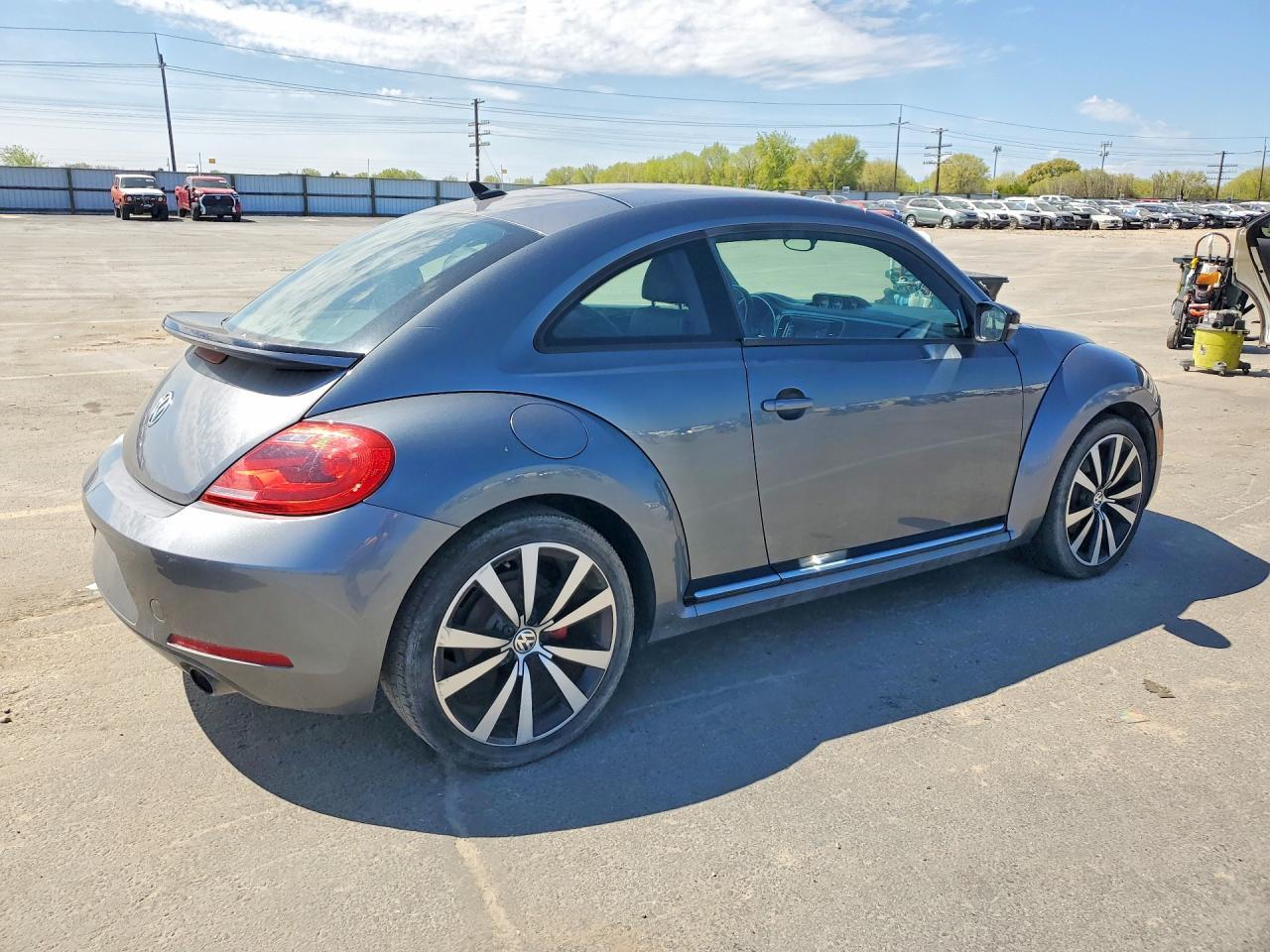 2012 Volkswagen Beetle Turbo - Фото 3
