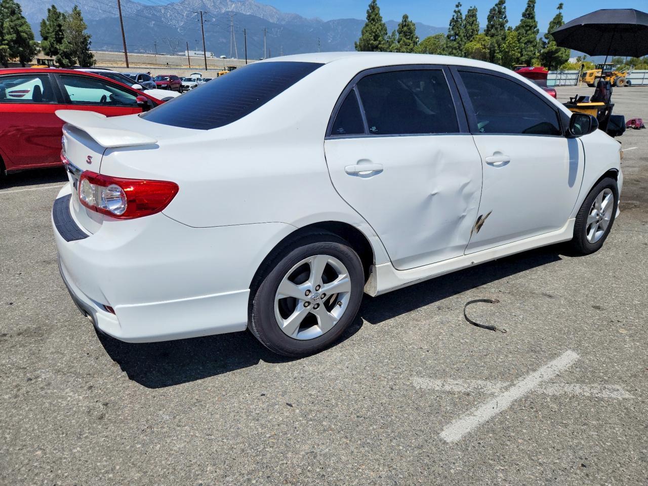 2011 Toyota Corolla S - Фото 3