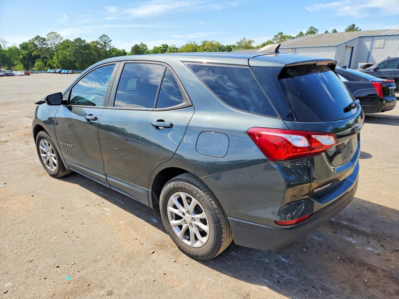 2020 Chevrolet Equinox Ls - Фото 2