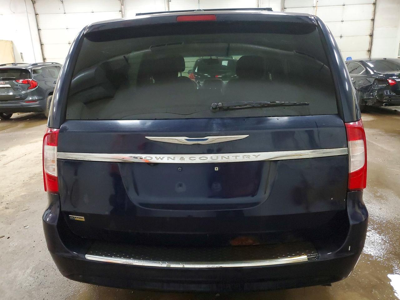 2014 Chrysler Town & Country Touring - Фото 6