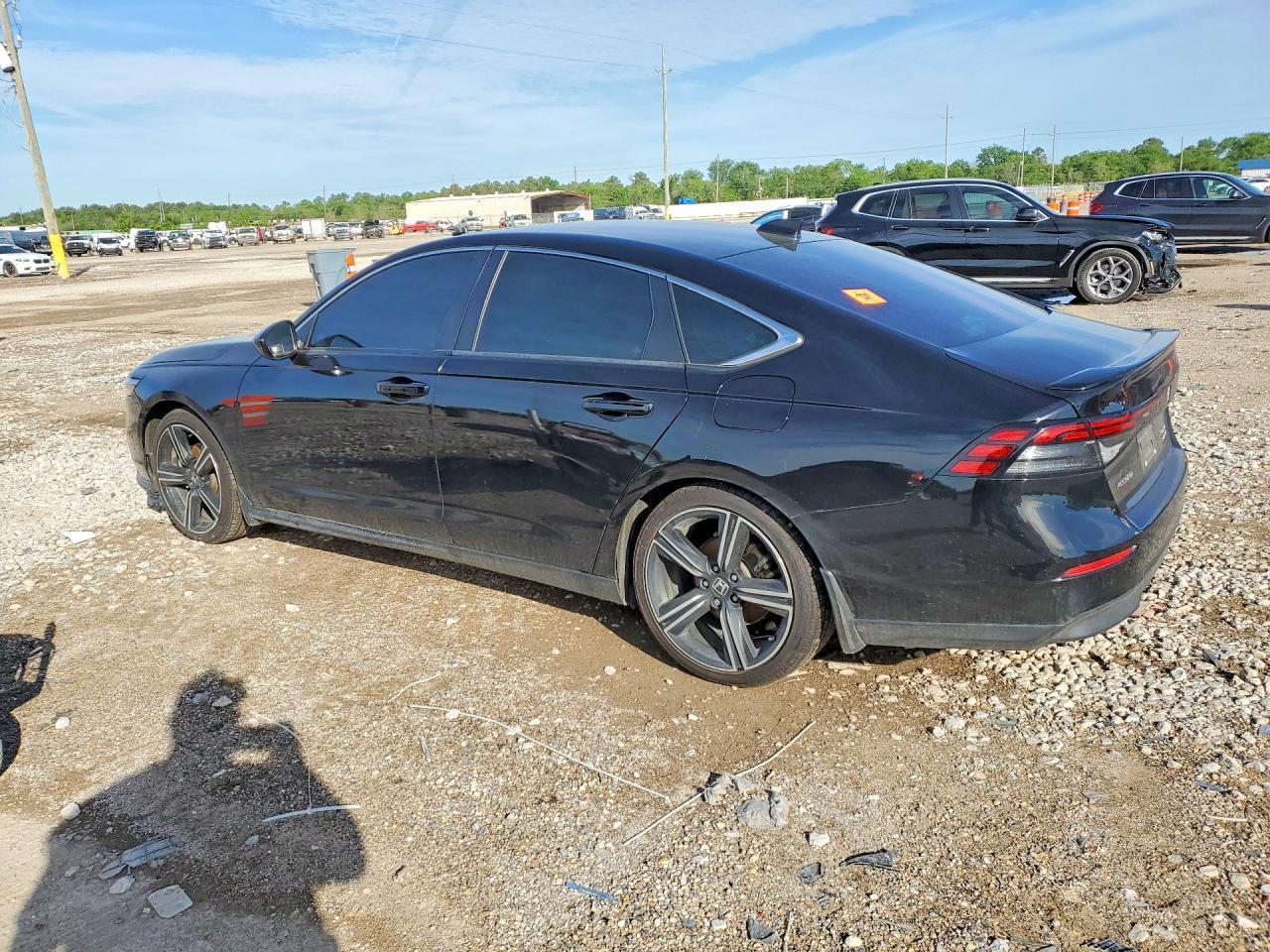 2023 Honda Accord Hybrid Sport - Image 2
