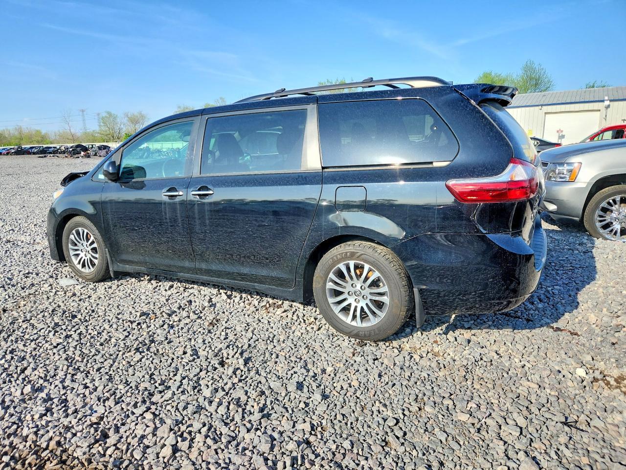 2020 Toyota Sienna Xle Premium 8-Passenger - Image 2