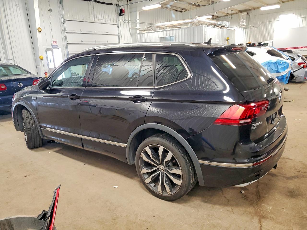 2020 Volkswagen Tiguan Sel Premium R-Line - Image 2