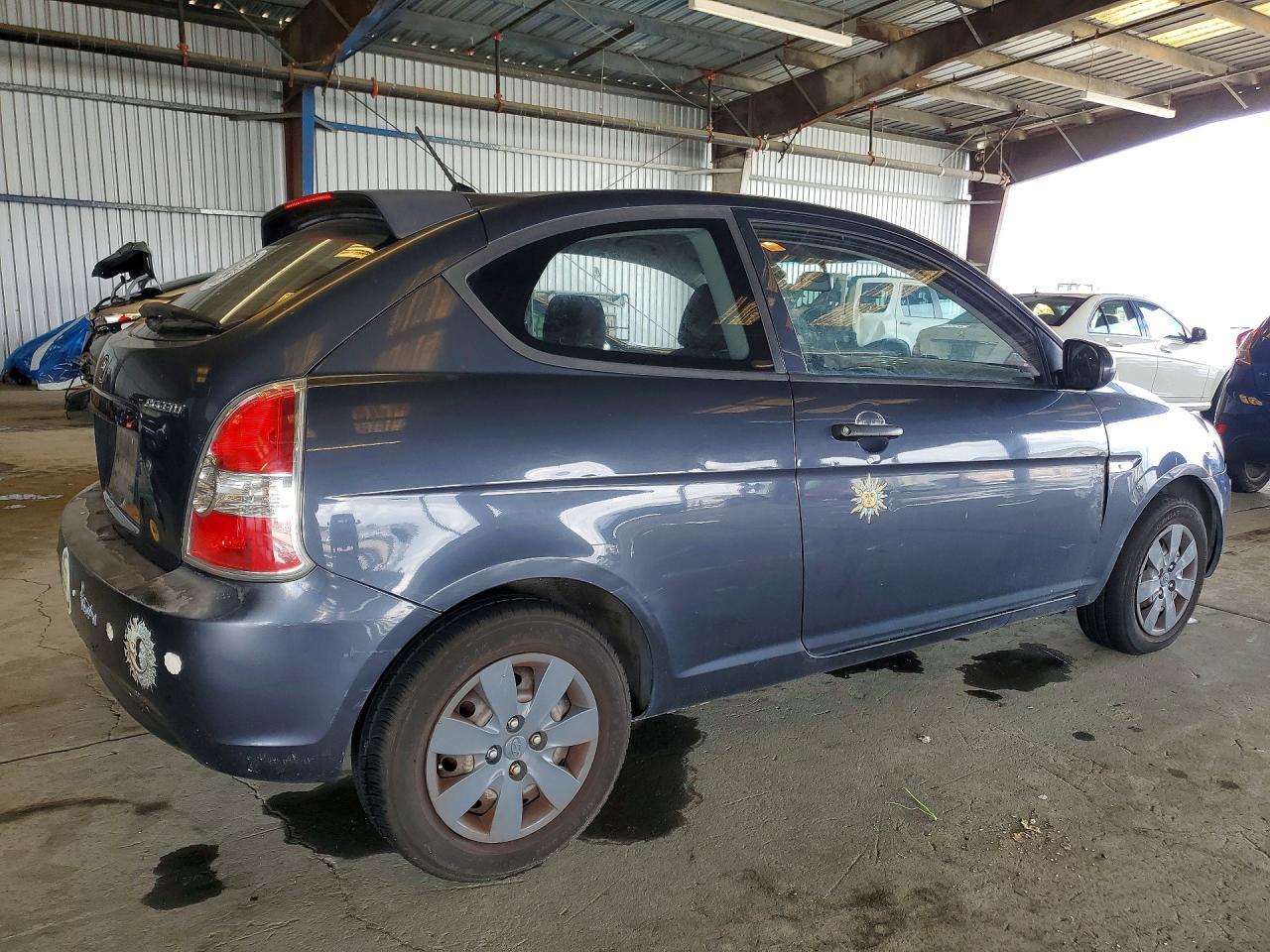 2010 Hyundai Accent Gs - Image 3