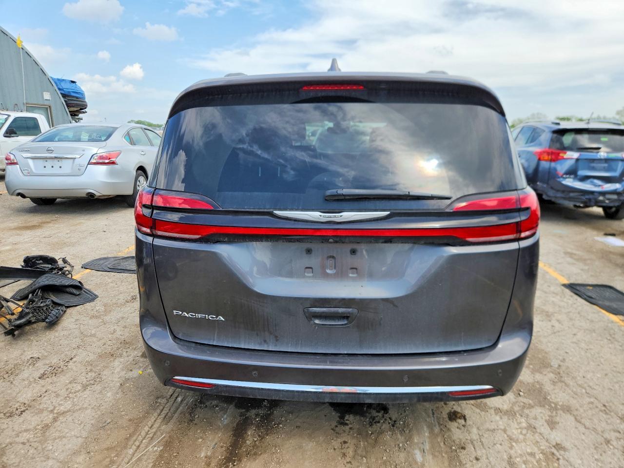 2022 Chrysler Pacifica Touring L - Image 6