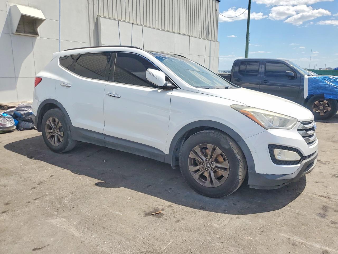 2015 Hyundai Santa Fe Sport 2.4L - Image 4