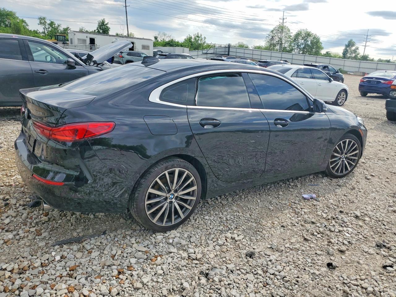 2021 BMW 228I - Фото 3