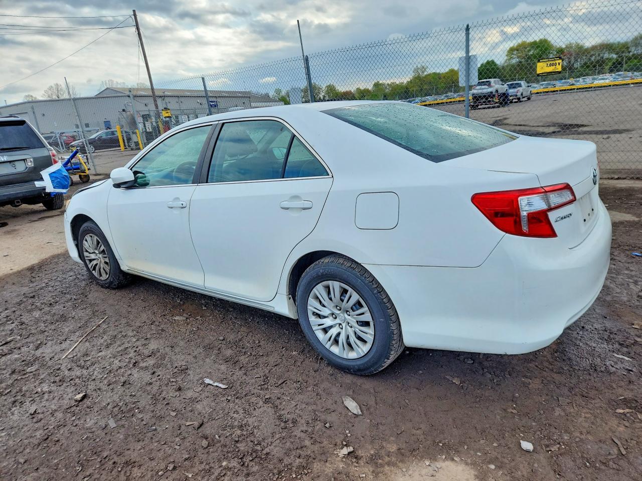 2014 Toyota Camry Le - Фото 2